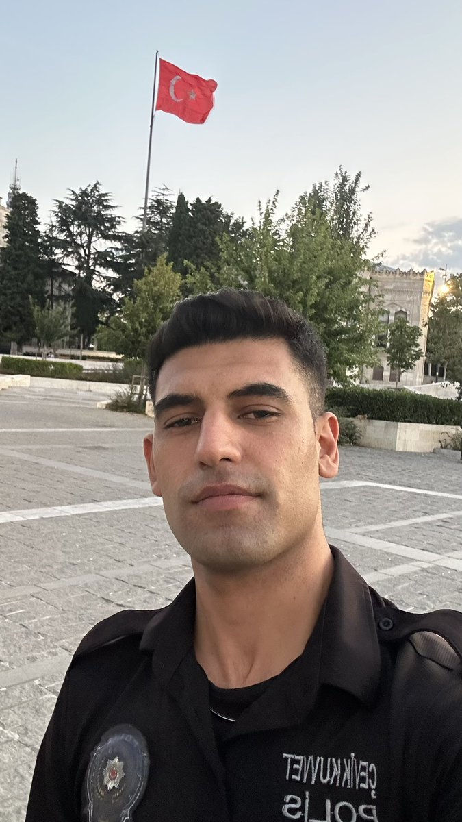 SENİNLE ÖVÜNÜRÜM
SENİN GÖLGENDE HÜRÜM🇹🇷