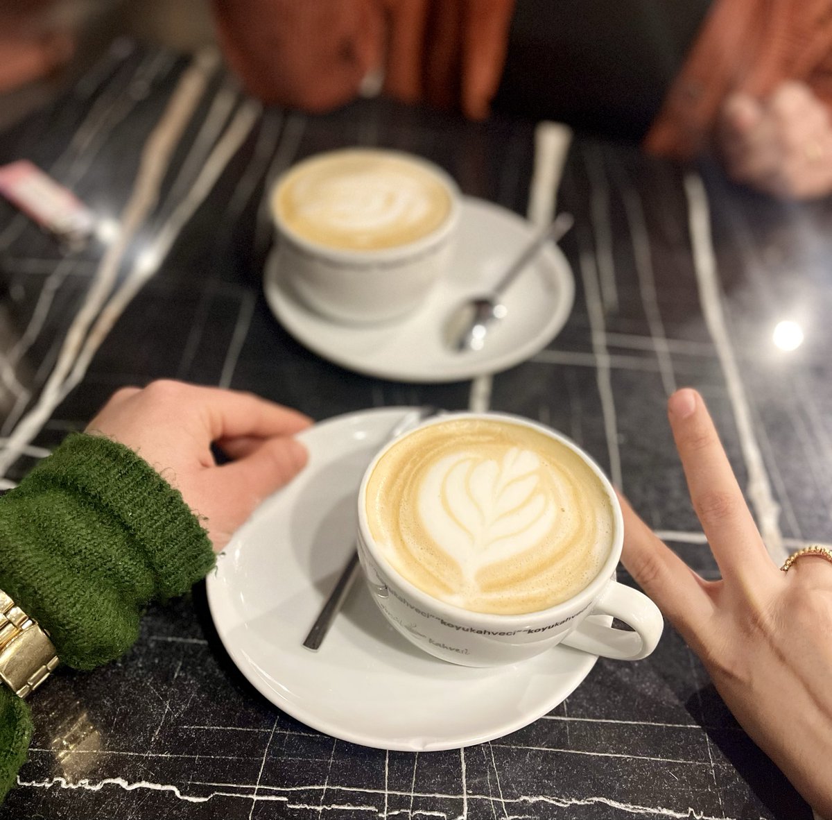 Twitterdan tanışıp 10 yıl sonra buluştukkk <a href="/kurdografya/">internet mühendisi</a>  (biz başardık arkadaşlar)