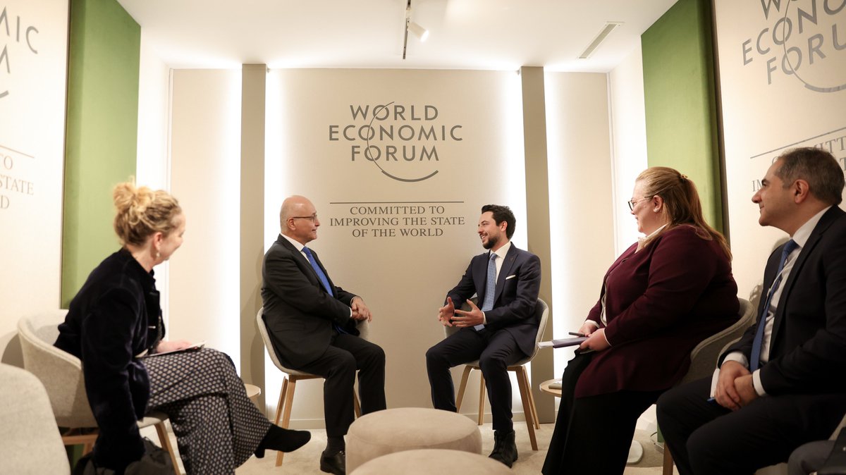 سمو الأمير الحسين بن عبدالله الثاني ولي العهد يلتقي في دافوس المفوض السامي للأمم المتحدة لشؤون اللاجئين برهم صالح
#الأردن #دافوس