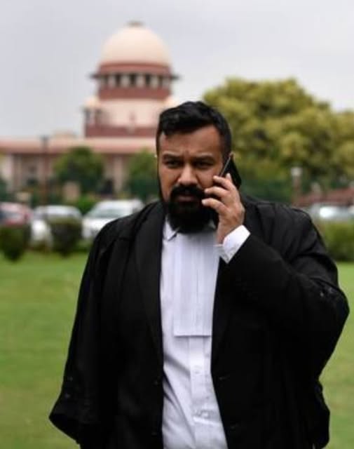 महान हिंदुनिष्ठ अधिवक्ता विष्णु शंकर जैन UGC गजट के खिलाफ सुप्रीम कोर्ट पहुँच चुके हैं, लेकिन करोड़ों छात्रों से जुड़े इस गंभीर विषय पर सुनवाई दो महीने बाद रखी गई है — यह अपने आप में बहुत कुछ कहता है।

सच यह है कि UGC के ये नियम 13 जनवरी से देश की शैक्षणिक संस्थाओं में लागू हो