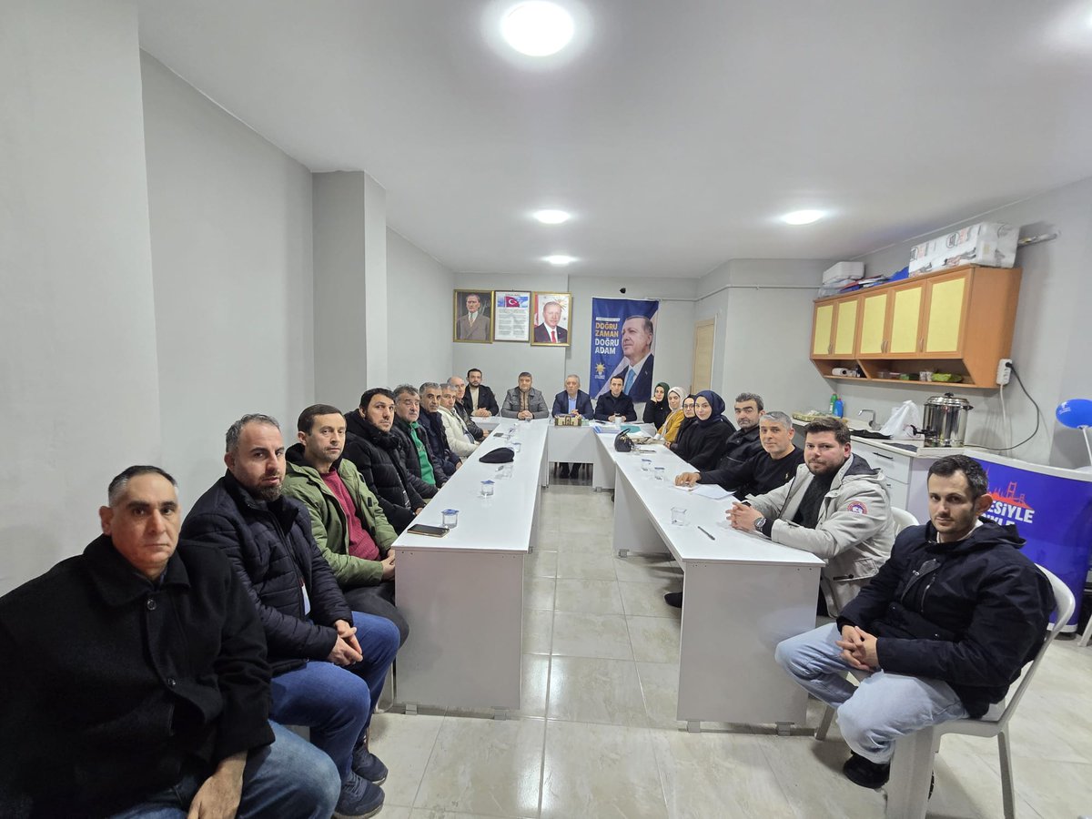 Kartal - Hürriyet Mahallemizin haftalık teşkilat toplantısına iştirak ettik.
Hamdolsun ilk günkü aşkla durmak yok yola devam..