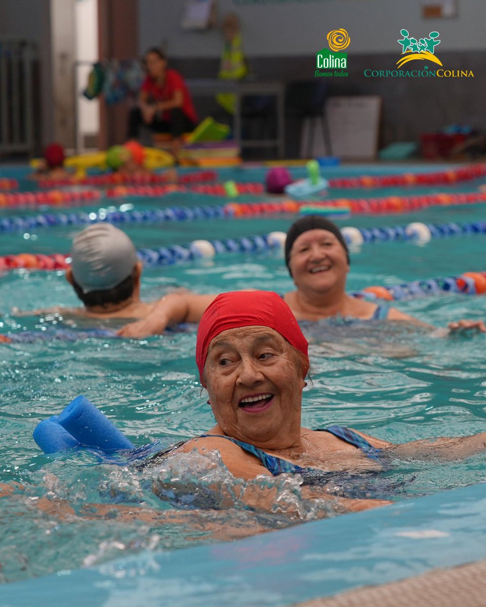 CorpColina's tweet image. 💦 AQUAMÁS: BIENESTAR EN MOVIMIENTO

Más de 30 personas mayores participaron en una motivada y energética clase de hidrofítness realizada en el Spa San Miguel, disfrutando de una jornada de actividad física, bienestar y encuentro. 
#ColinaSomosTodos #LoQueHacemosMejoraTuVida