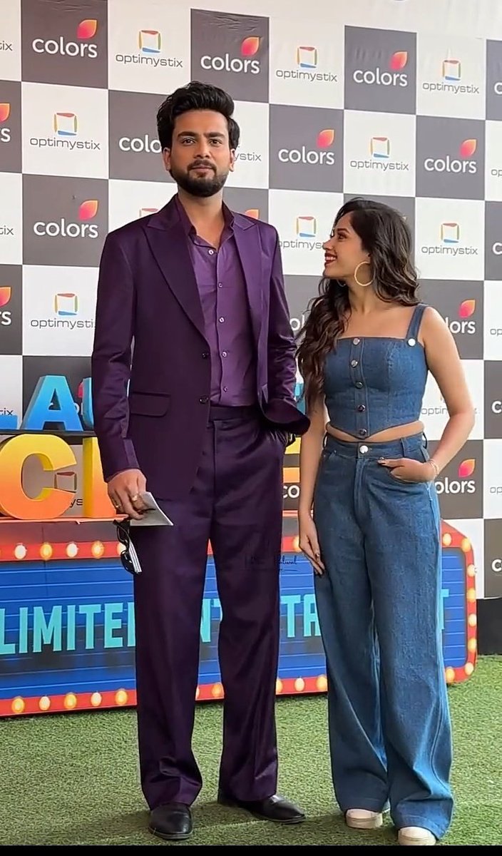 Do you think something is cooking in between them? 

Still no official clarification from both of them but on social media so many fans even some Influencers are gossiping about them.🤔

#ElvishYadav #elvisharmy #JannatZubair