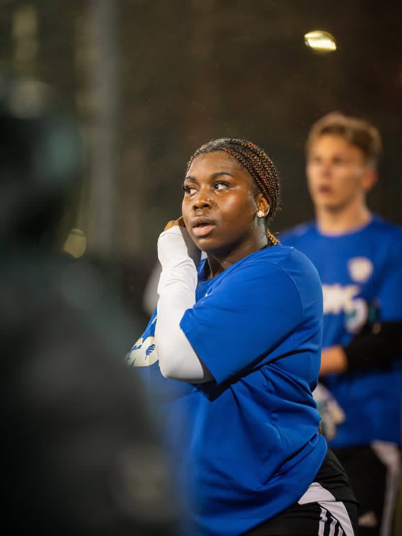 auntiededei's tweet image. Your Favorite football player Tyra Mills 💛