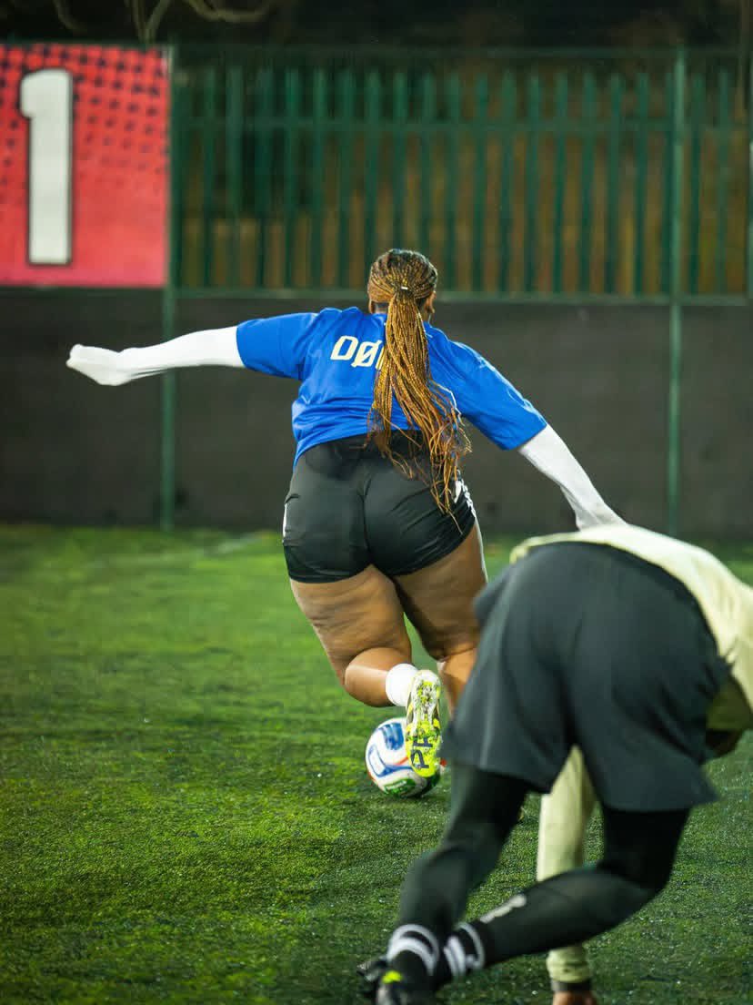 auntiededei's tweet image. Your Favorite football player Tyra Mills 💛