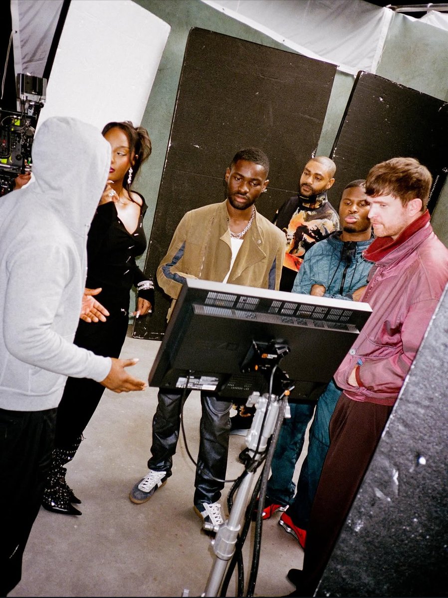 existentialmami's tweet photo. sharing this piece i wrote on Dave’s incredibly introspective, brooding, and cinematic album ‘The Boy Who Played The Harp’!! The way @jamesblake and @Santandave1 complement each other sonically is really cool. The existential/honest lyrics I also love. https://t.co/63AtPiAJoI https://t.co/aTC8uGpieN