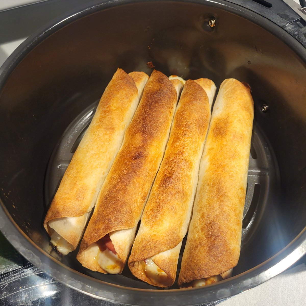 BakerRGB's tweet image. Air fryer pizza rolls, tortillas