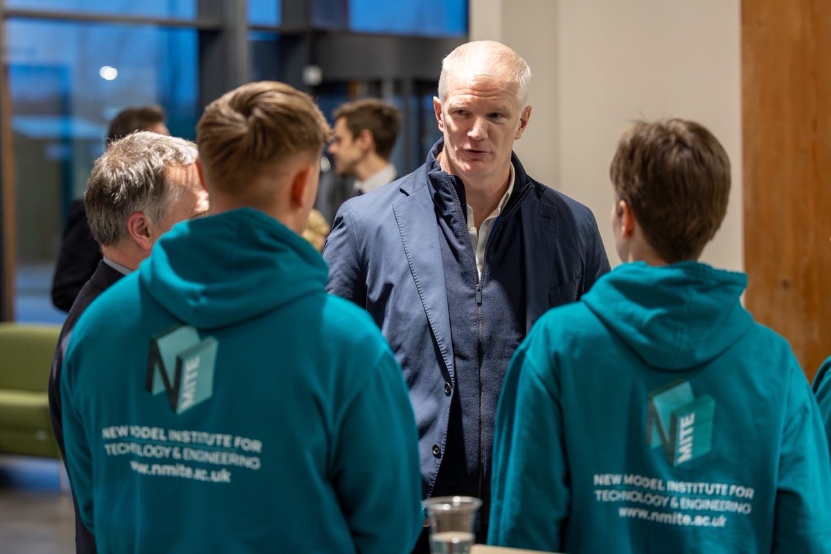 AlistairCarns's tweet image. Drone Degree
Launched the first drone degree in Hereford the other day. So important that we build the foundational skills in our Armed Forces and industry to develop essential capability. 

1. Uncrewed systems cause more casualties than any other system in Ukraine 80%+.
2. First…