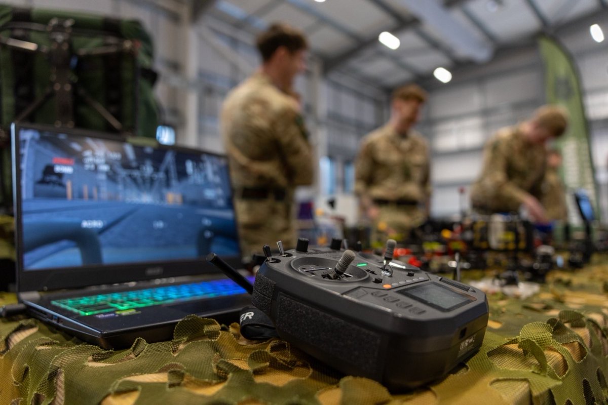 AlistairCarns's tweet image. Drone Degree
Launched the first drone degree in Hereford the other day. So important that we build the foundational skills in our Armed Forces and industry to develop essential capability. 

1. Uncrewed systems cause more casualties than any other system in Ukraine 80%+.
2. First…