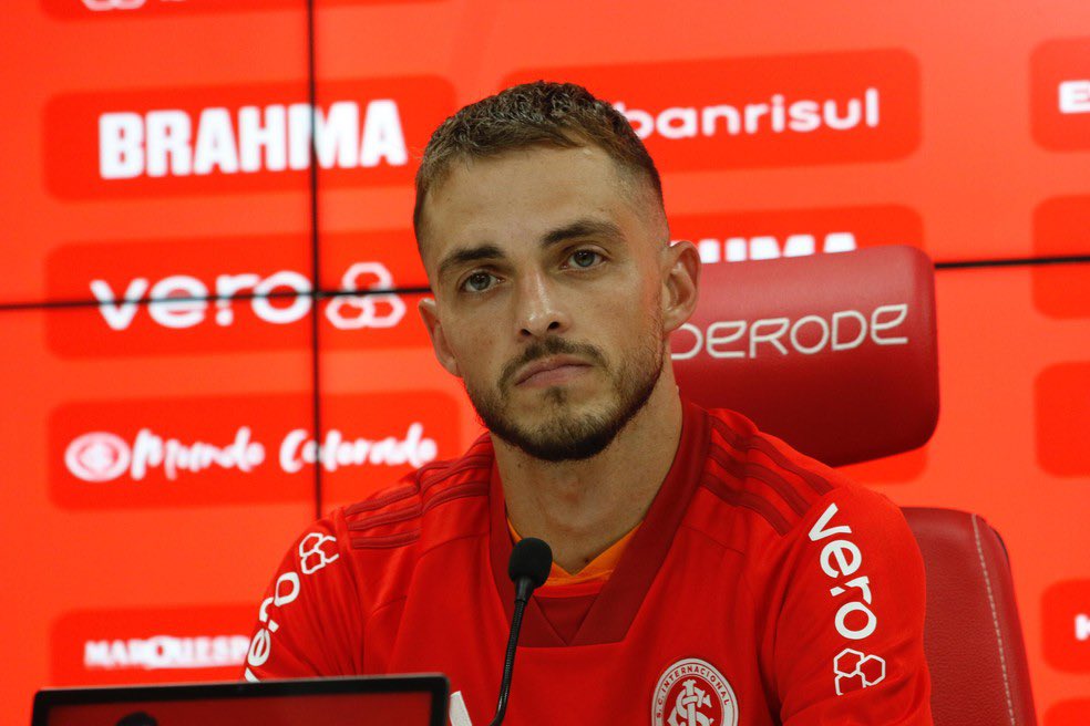 Jogadores que jogaram no Inter e você não lembrava (esse é recente):

HYORAN