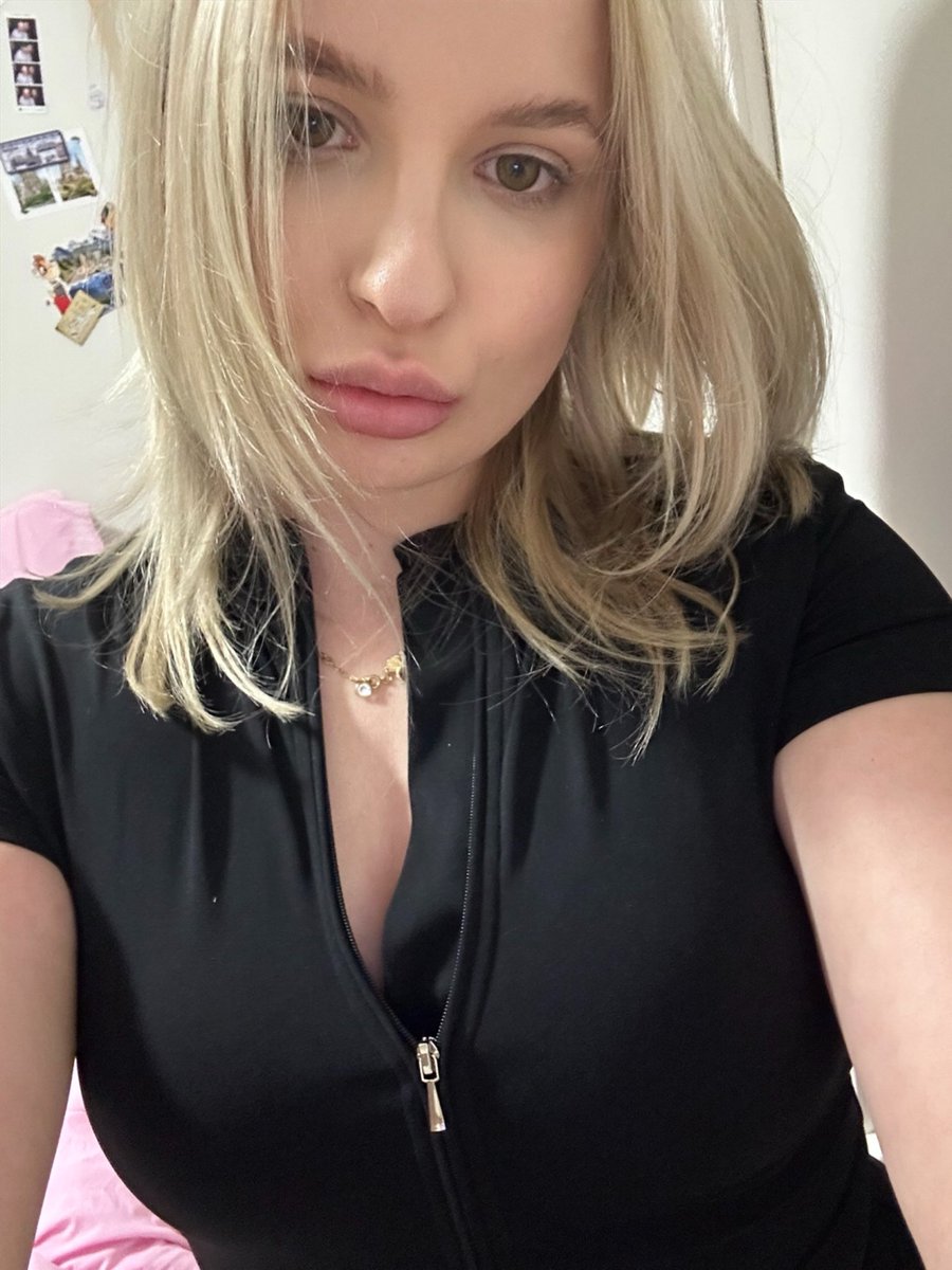 AlinaMala tweet media