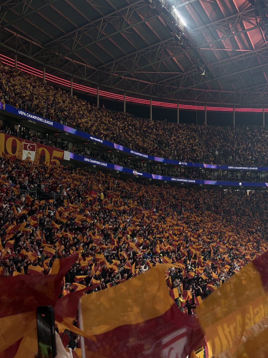 sarı ve kırmızı.