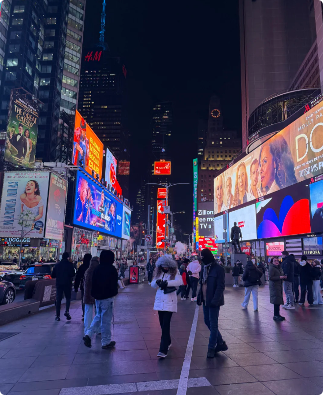 OSISNetlas's tweet image. NYC was packed with people, the lights were so bright, it was truly beautiful. I took countless photos, but I still feel the scene was even more spectacular than what I saw on camera.
#NYC