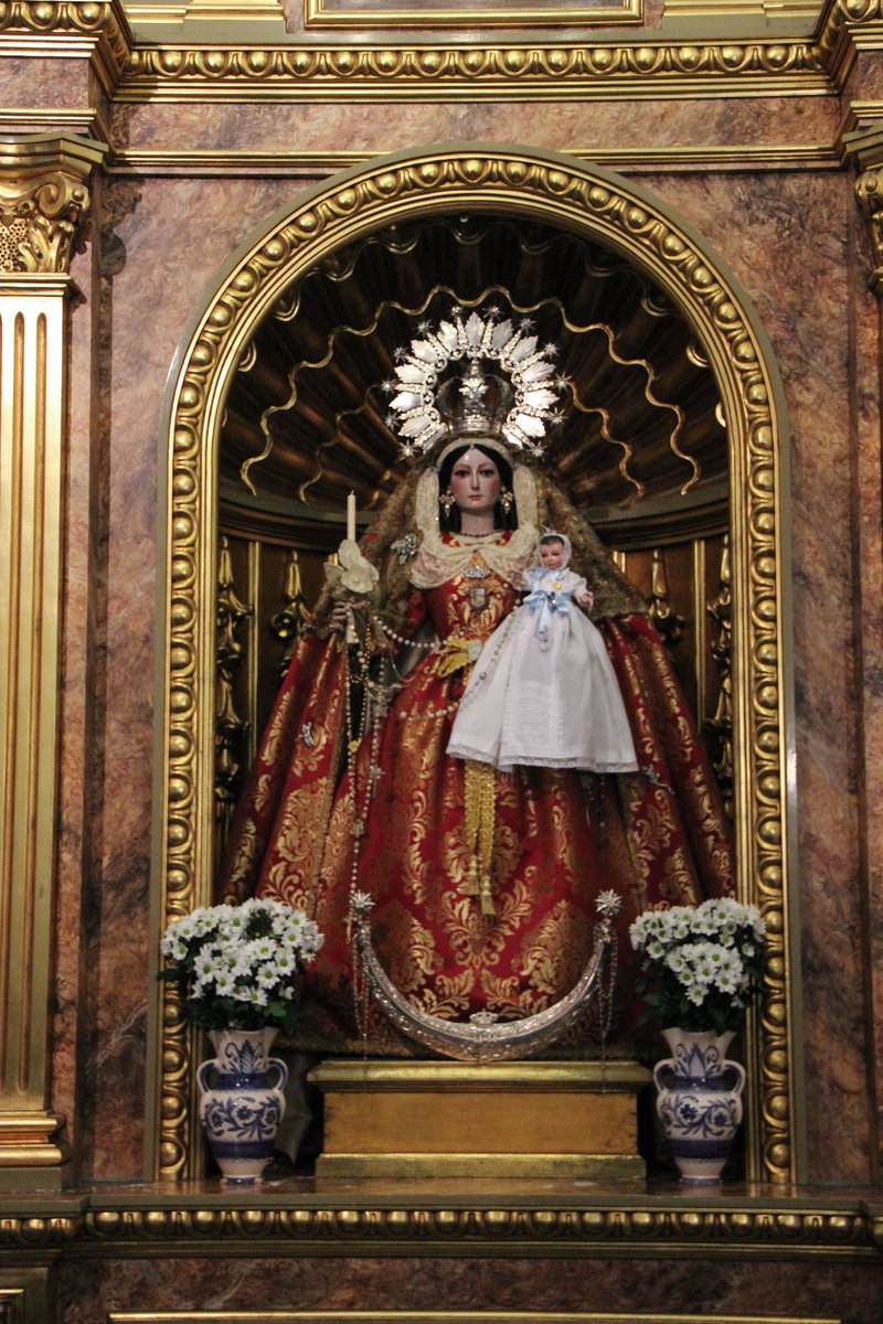 Nuestra Señora del Rosario, patrona de El Palo (Málaga), ataviada para la festividad de la Candelaria. #RosarioDeElPalo