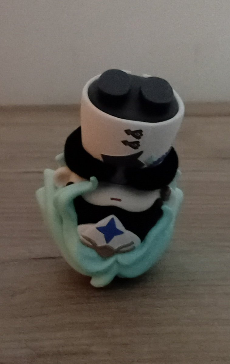 dailysmallttore's tweet image. handstand