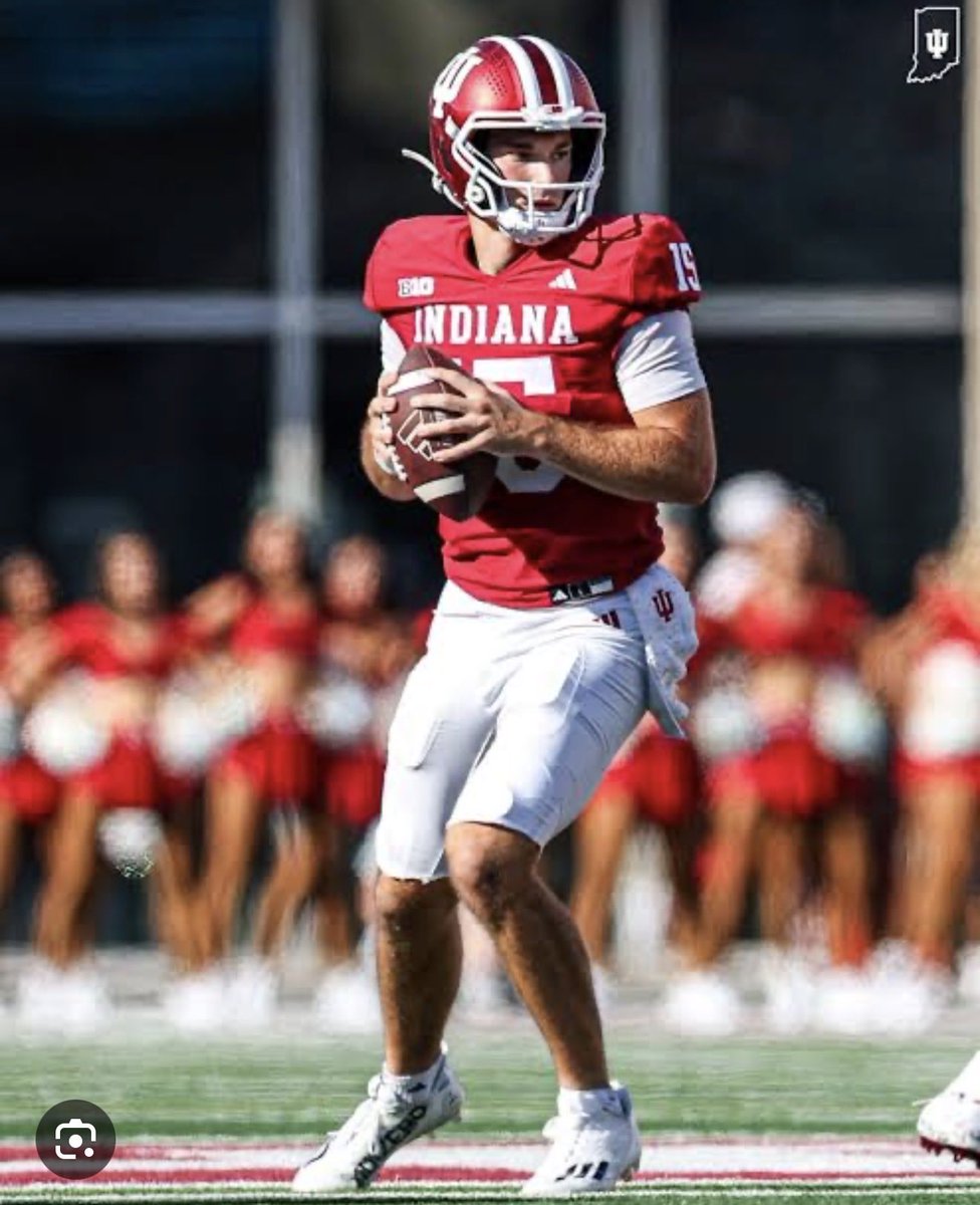 hovah76's tweet image. Just putting this out there:

Fernando Mendoza’s father is a prominent Pediatric Physician, and a millionaire.

Schools are now paying $4 million dollars for unproven top rated 5-star HIGH SCHOOL Quarterbacks!!!

Mendoza could very easily command $7 million dollars to return for…