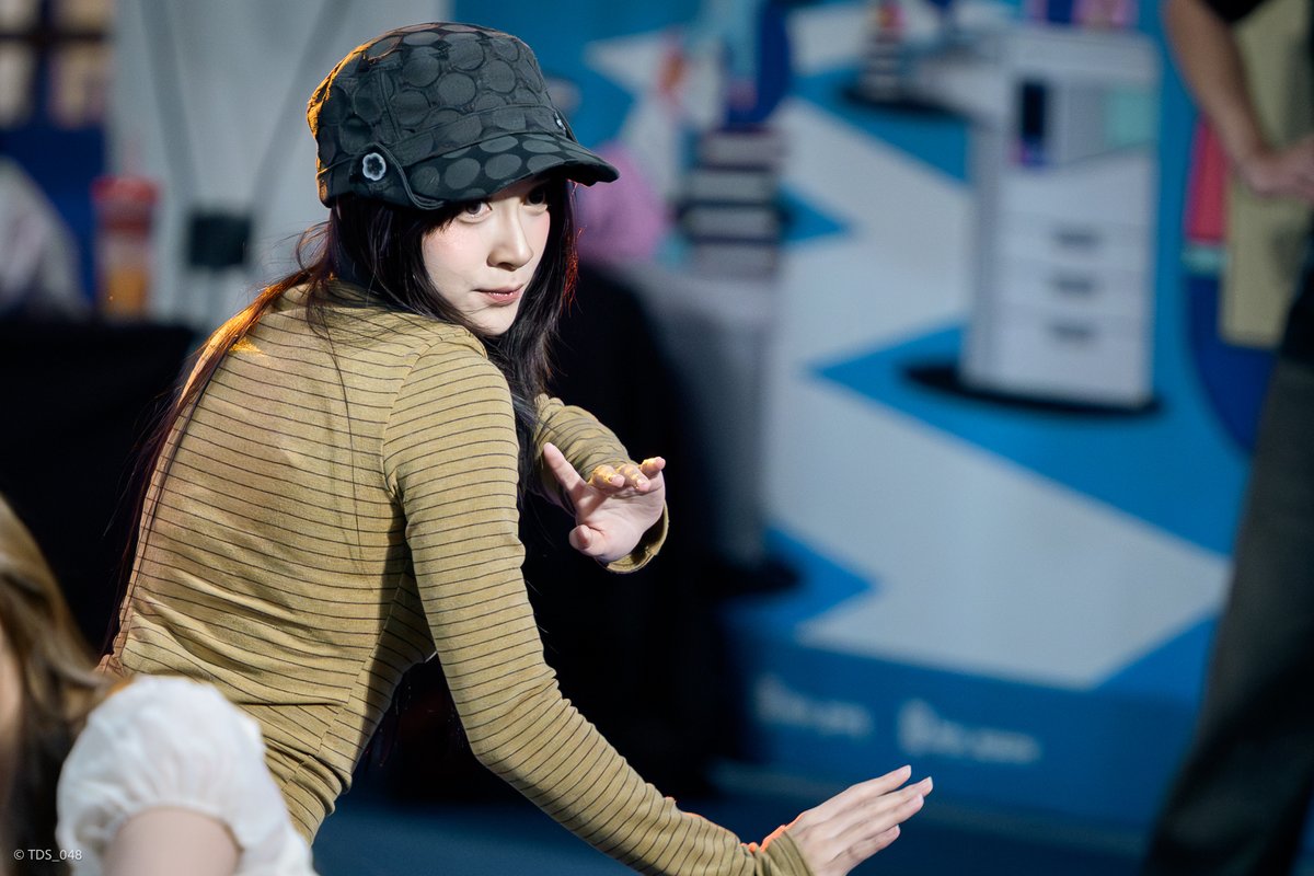 น้องฮูพงานบัสกิ้ง (3)
อันนี้เหมือนเตรียมพร้อมไปสู้กับใคร 555555

#MasakanoConfessionTH_Busking
#HoopBNK48 #BNK48