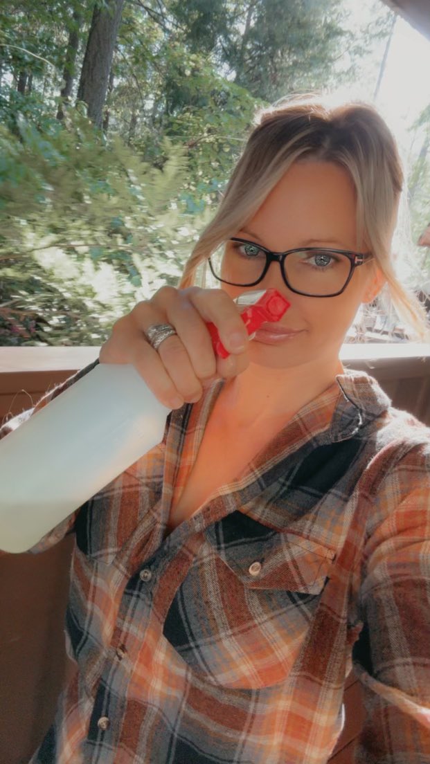 Wifey ProTip:  

A clean home is a happy home. 🏡 🧽 🤓