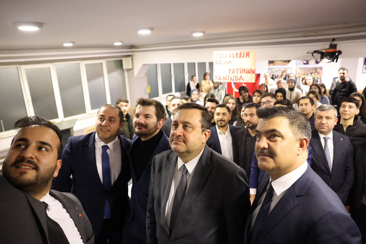 📍Şahinbey Gençlik Kolları Haftalık Olağan Toplantı

Gençlik; inancın ateşi, umudun sesi, yarının gücüdür.
Biz yorulmayız, vazgeçmeyiz — çünkü enerjimizi milletimizden, gücümüzü hedeflerimizden alırız. 

Haftalık Olağan Toplantımızı Gençlik Kolları Başkanımız Sayın Muhammet İkram