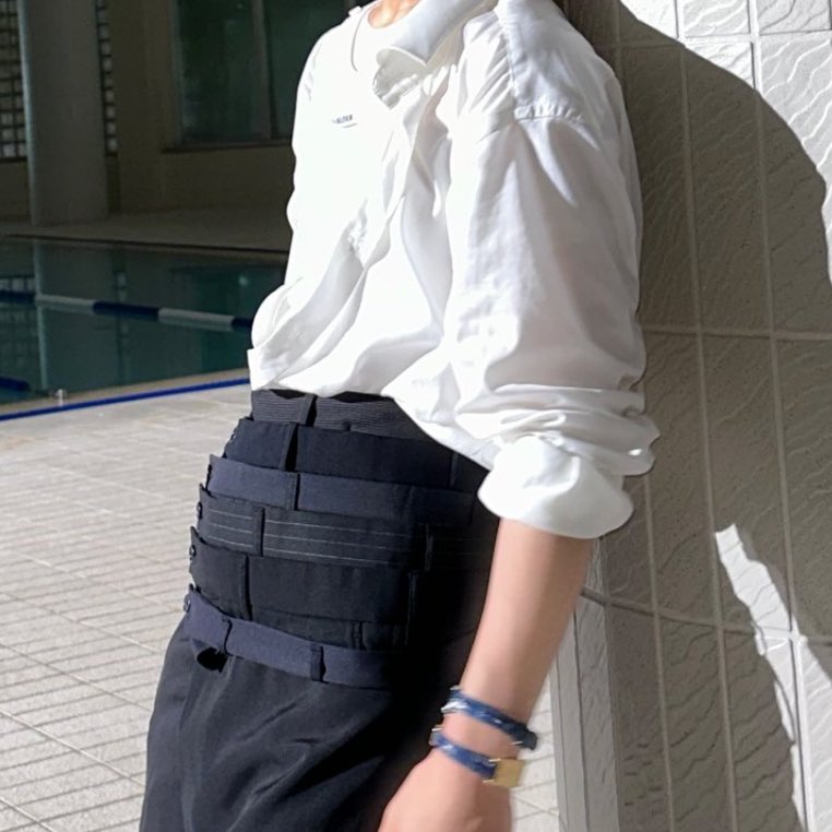 zoiois's tweet image. 얼굴보느라 이제봤는데 바지뭐지?
새깅을 넘어서 새새.새새새새깅인데