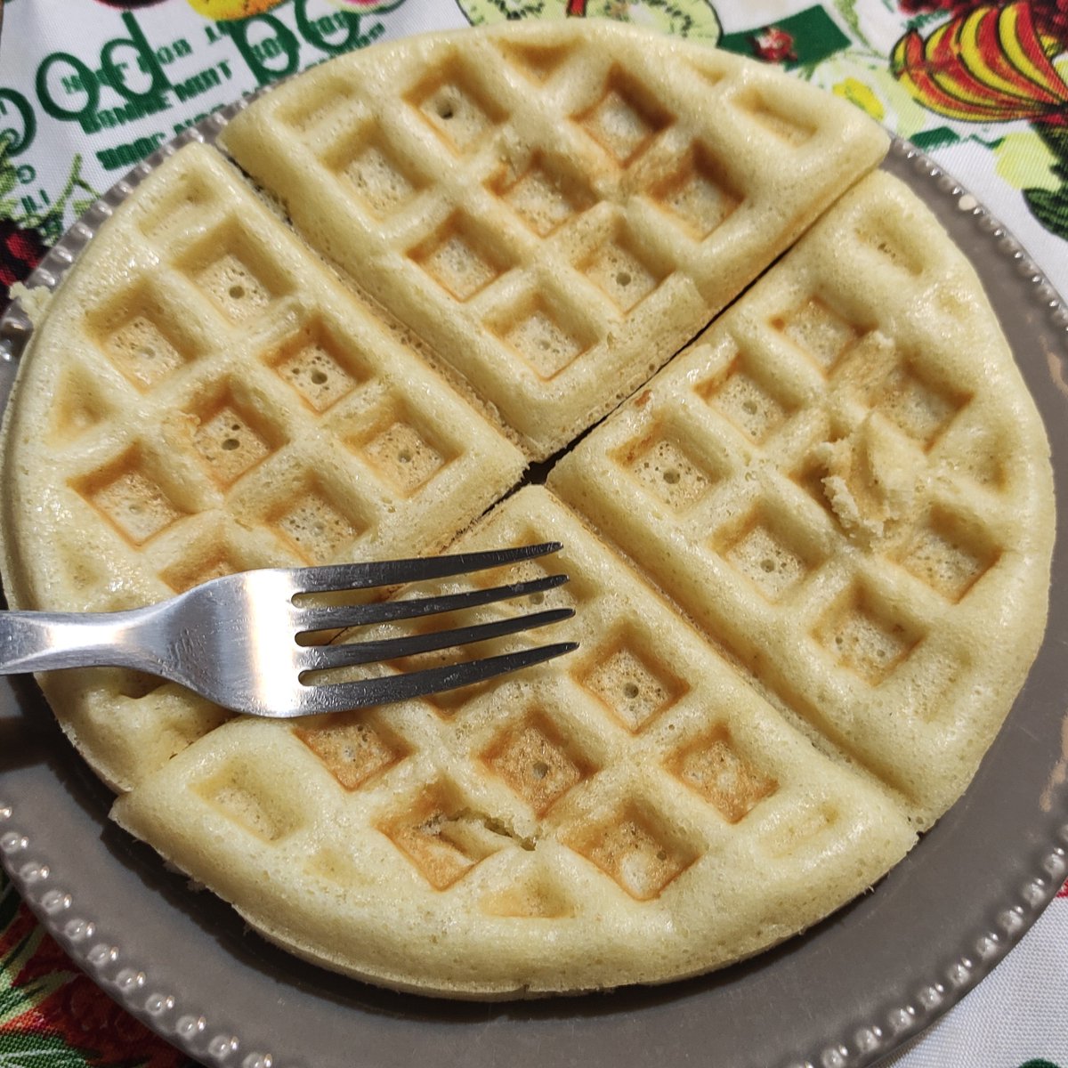 Maybeitsbennett's tweet image. Minha jornada culinária se encerra hoje pq depois de comer coisa parecendo cimento finalmente consegui fazer essa merda