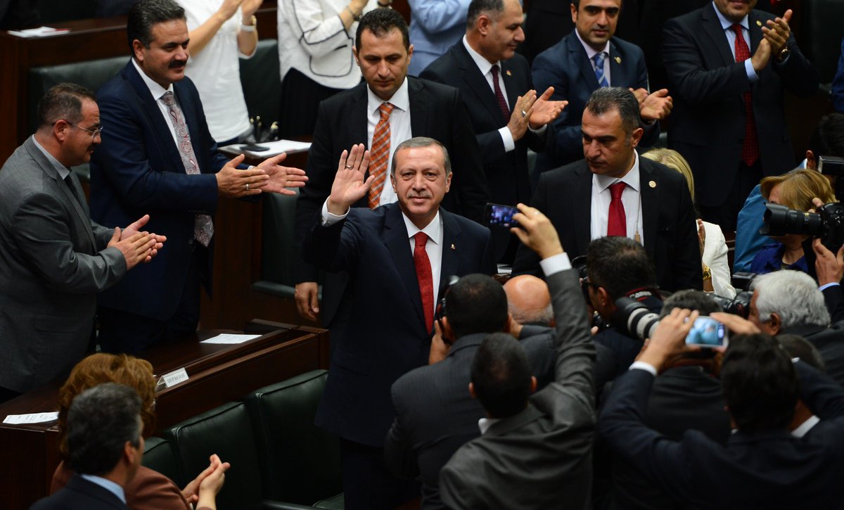 Suriye’de ya teröristlerden ya diktatörden yana oldular.
Türkiye ise Türkmenin, Arabın, Kürdün yanında durdu.
Bu yüzden hedef alındı ama günün sonunda haklı çıktı.

Teşekkürler Recep Tayyip Erdoğan