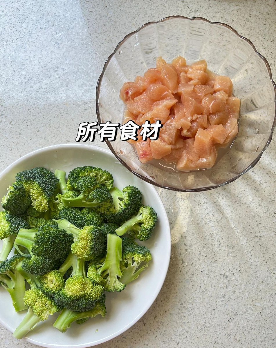 deepeshpatil981's tweet photo. 低卡高蛋白的减脂午餐来啦！香煎鸡胸肉搭配彩虹蔬菜，淋上柠檬汁，饱腹又清爽，吃对才能瘦得快 https://t.co/B9nUSjAu5S