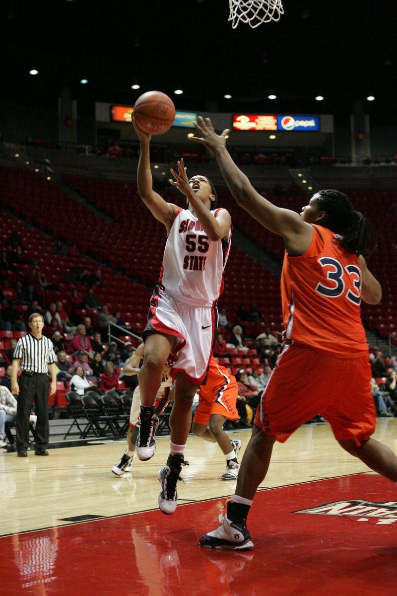 Aztec_WBB's tweet image. We are looking back to 2009-10 ahead of our 16th anniversary celebration of the Sweet 16 team on Jan. 31. That year, the Aztecs had three regular season wins against power-five programs (Arizona, Wake Forest &amp;amp; Auburn).  #AztecsForLife