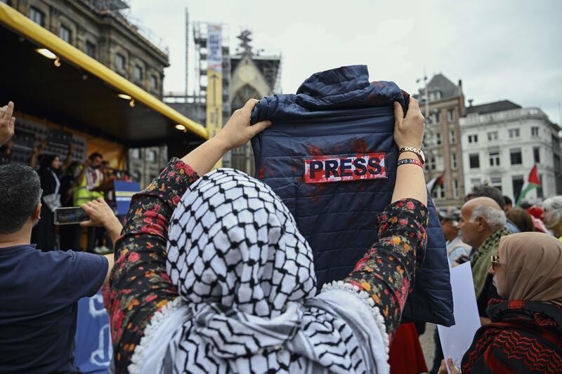 Génocide à Gaza : l’armée israélienne tue deux journalistes palestiniens et un collaborateur de l’AFP

➡️ l.humanite.fr/TsA