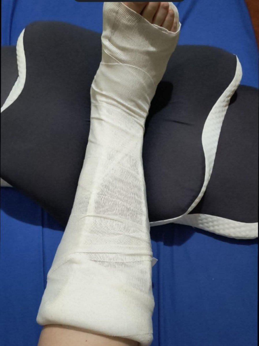 Deák Márti tweet media