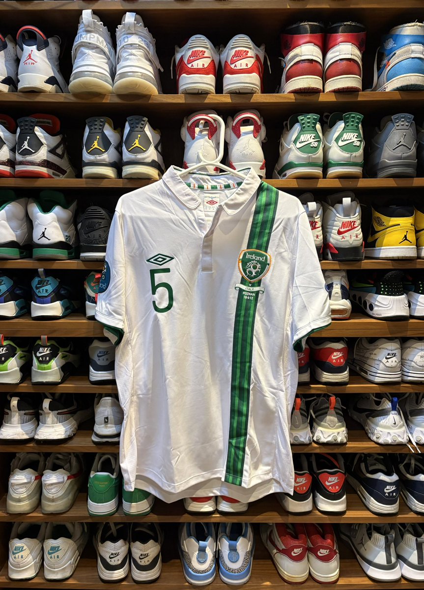 johnnycourtenay's tweet image. Richard Dunne Match Worn Shirt Vs Italy from Euro 2012 in Poland/Ukraine ☘️

#Dunne #Ireland