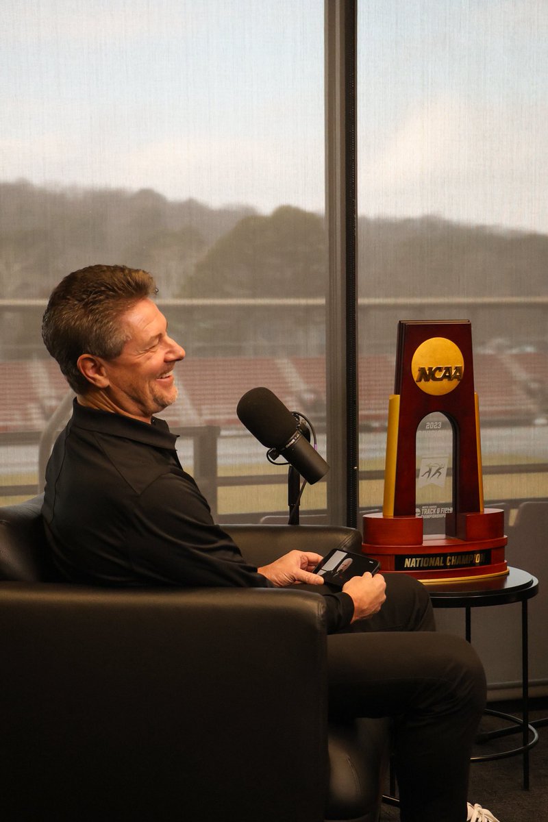 HogsPlus's tweet image. Filming The Hog Pod with @RazorbackTF’s Doug Case today 🎙️