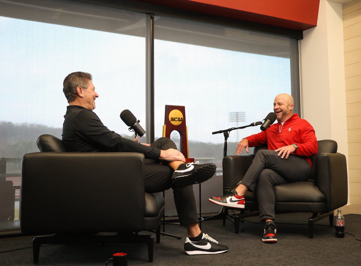 HogsPlus's tweet image. Filming The Hog Pod with @RazorbackTF’s Doug Case today 🎙️