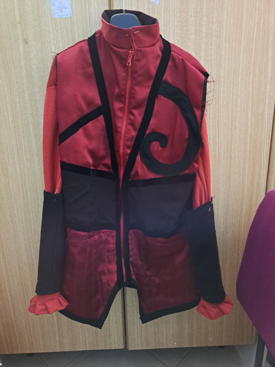 disasterborg's tweet image. Tomorrow officially I will finish my Bolaire cosplay, why not today? I had an incident with the zipper: I melted it with the iron (...)