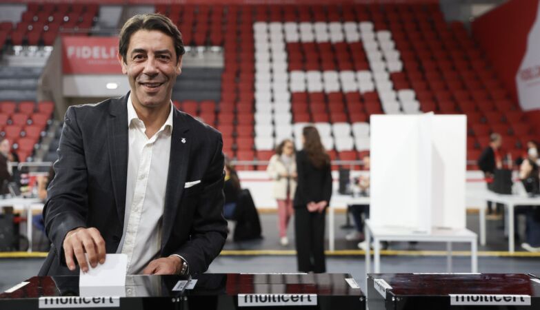 Porto a brilhar em Portugal;
Sporting a brilhar na Europa;
Benfica a construir hotéis;

Foi o futuro que escolheram. Todas as nossas ações têm consequências, nunca se esqueçam.