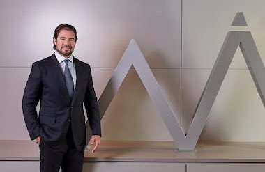 roberta_bastoss's tweet image. O advogado conhecido por sua aversão a delações resolveu deixar a defesa de Daniel Vorcaro, dono do Banco Master. 

Coincidência ou não, a saída acontece justamente quando as investigações avançam e cresce a possibilidade de o cliente passar a ver a colaboração premiada com…