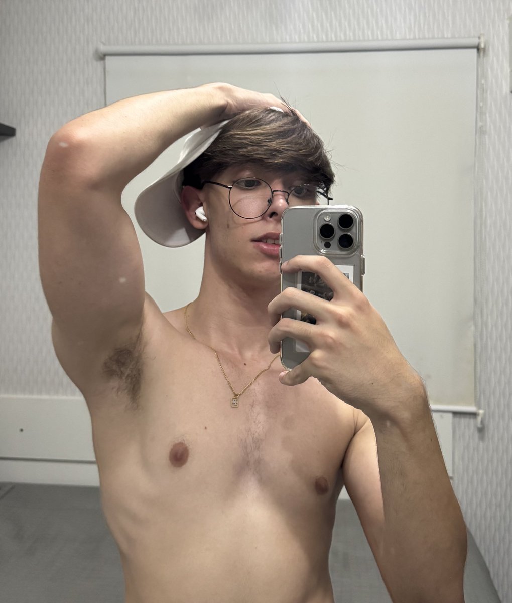 2ningbf's tweet image. boa noite meninos