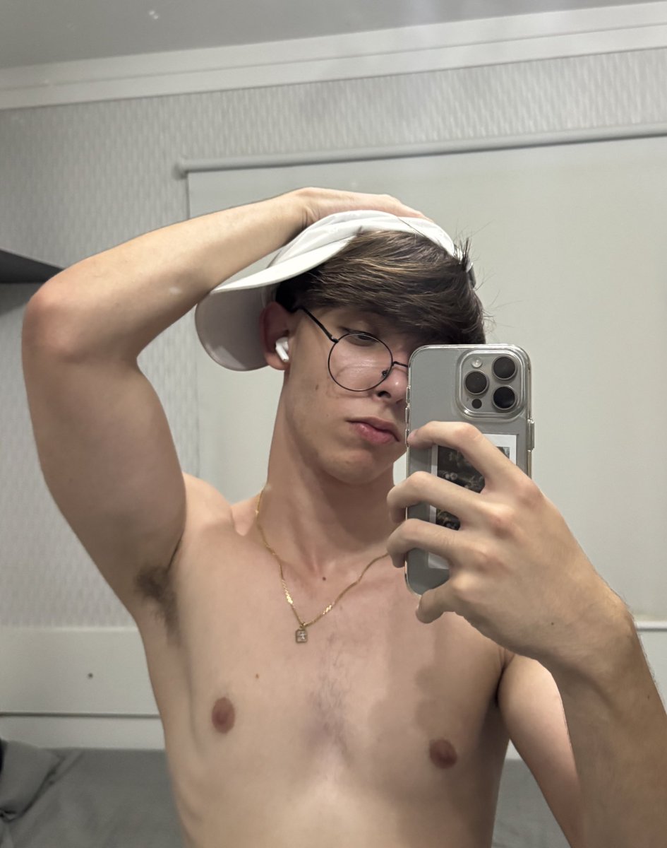 2ningbf's tweet image. boa noite meninos