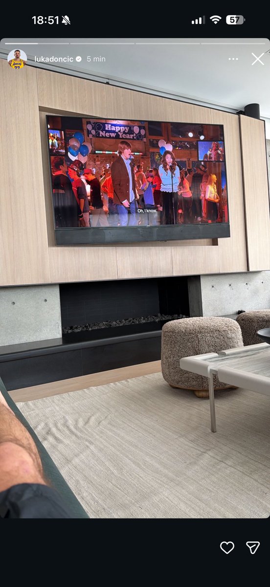 Dia de Champions y Luka Doncic está viendo HIGH SCHOOL MUSICAL! Lo amo, es un trolo más (soy igual)