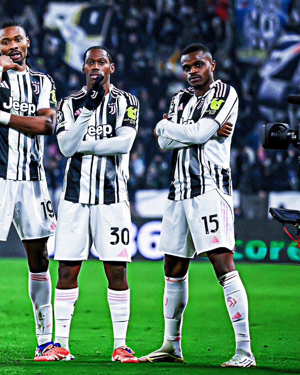 centregoals's tweet image. The 𝐂𝐎𝐋𝐃𝐄𝐒𝐓 pic of the year so far. 🇮🇹🥶