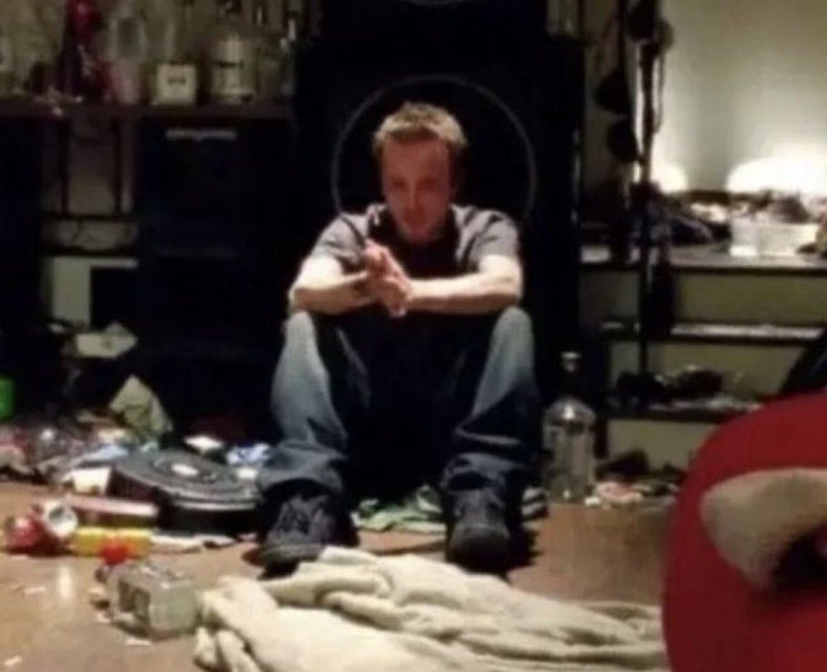 gyxwso's tweet image. asi se siente el primer día sin hablar con una persona con la q hablabas todos los días