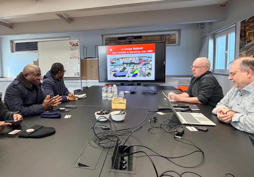 La délégation du ministère des TPC que j’ai l’honneur de conduire en ma qualité de Secrétaire Général, a une une séance de travail fructueuse au siège de l’entreprise MBB chargée de fabriquer les ponts métalliques unibridges à destination du Gabon.
