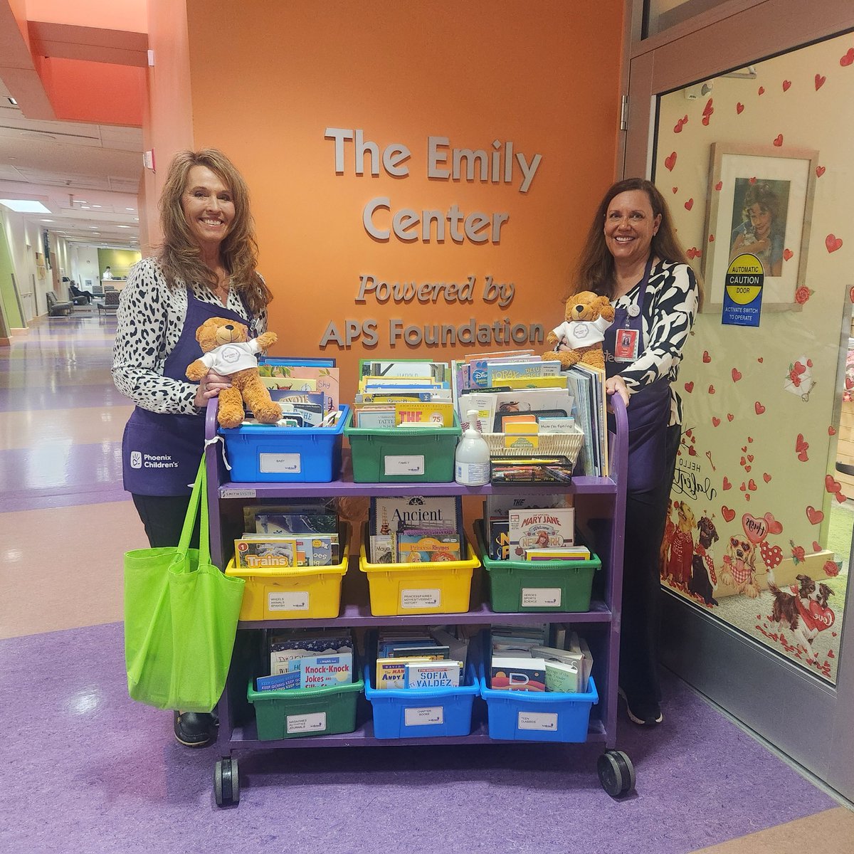 rachelsbearsorg's tweet photo. 📣📣 NEW DONATION ALERT!📣📣

Our latest donation was received on Monday and has already started reaching patients. We fully stocked the book cart at the Emily Center at Phoenix Children’s Hospital which provides children books every day throughout the hospital. Their patients are loving snuggling with the bears too ❤️📚🧸

https://t.co/TO6s6GiZdl

#RachelsBears🧸 #charity #nonprofit #Arizona