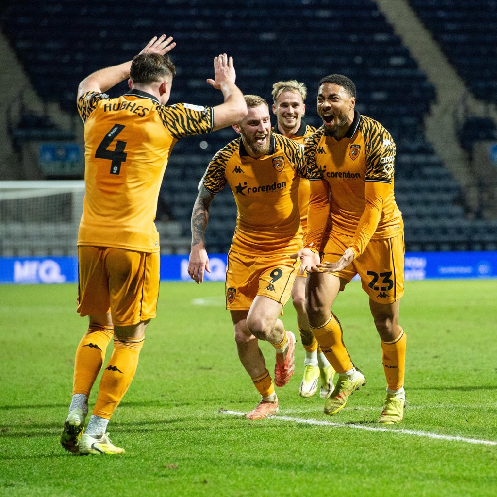 CharlieHughes32's tweet photo. Together🧡  Thank you to the travelling fans once again👏🏼 Another top team performance. 3pts + clean sheet away from home! https://t.co/Kjh6SzGZd9