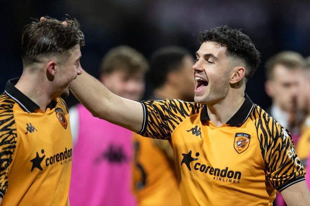 CharlieHughes32's tweet photo. Together🧡  Thank you to the travelling fans once again👏🏼 Another top team performance. 3pts + clean sheet away from home! https://t.co/Kjh6SzGZd9