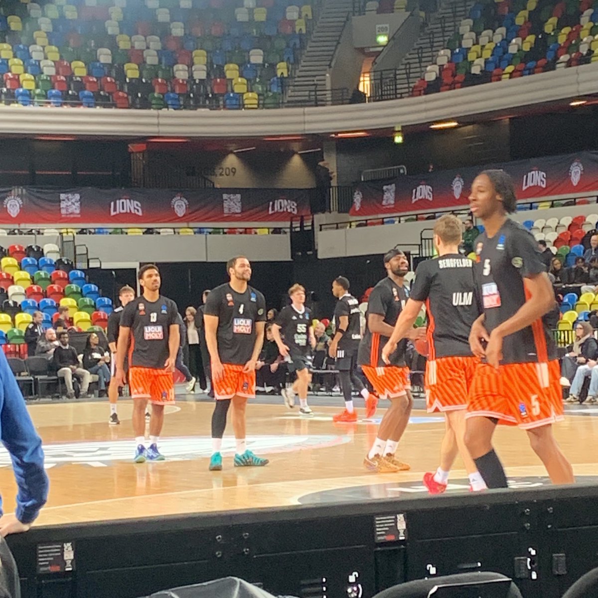 Δ¥Ω™ tweet media