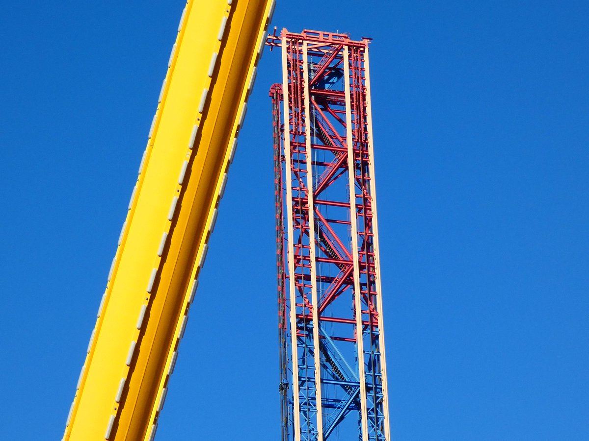 _astro_2003's tweet photo. The red part of Superman EFK, and a yellow Crazanity support
#supermanescapefromkrypton #crazanity #sixflags #sixflagsmagicmountain #rollercoaster #photography #AmusementPark https://t.co/qvXr5SFzf6