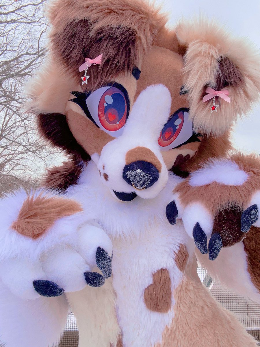 can you come over so I can throw snowballs at you 👉🏼👈🏼❄️