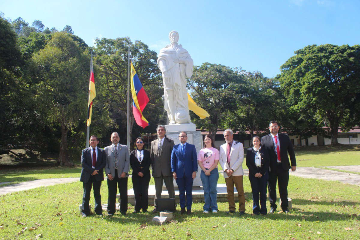 campusb's tweet image. La USB conmemoró su 56 años de Aniversario. Autoridades rectorales, invitados especiales y la comunidad universitaria se reunieron en un acto de izamiento de banderas. El Rector Prof. Jorge Stephany destacó el esfuerzo y compromiso de la comunidad universitaria. #PrensaUSB #USBve