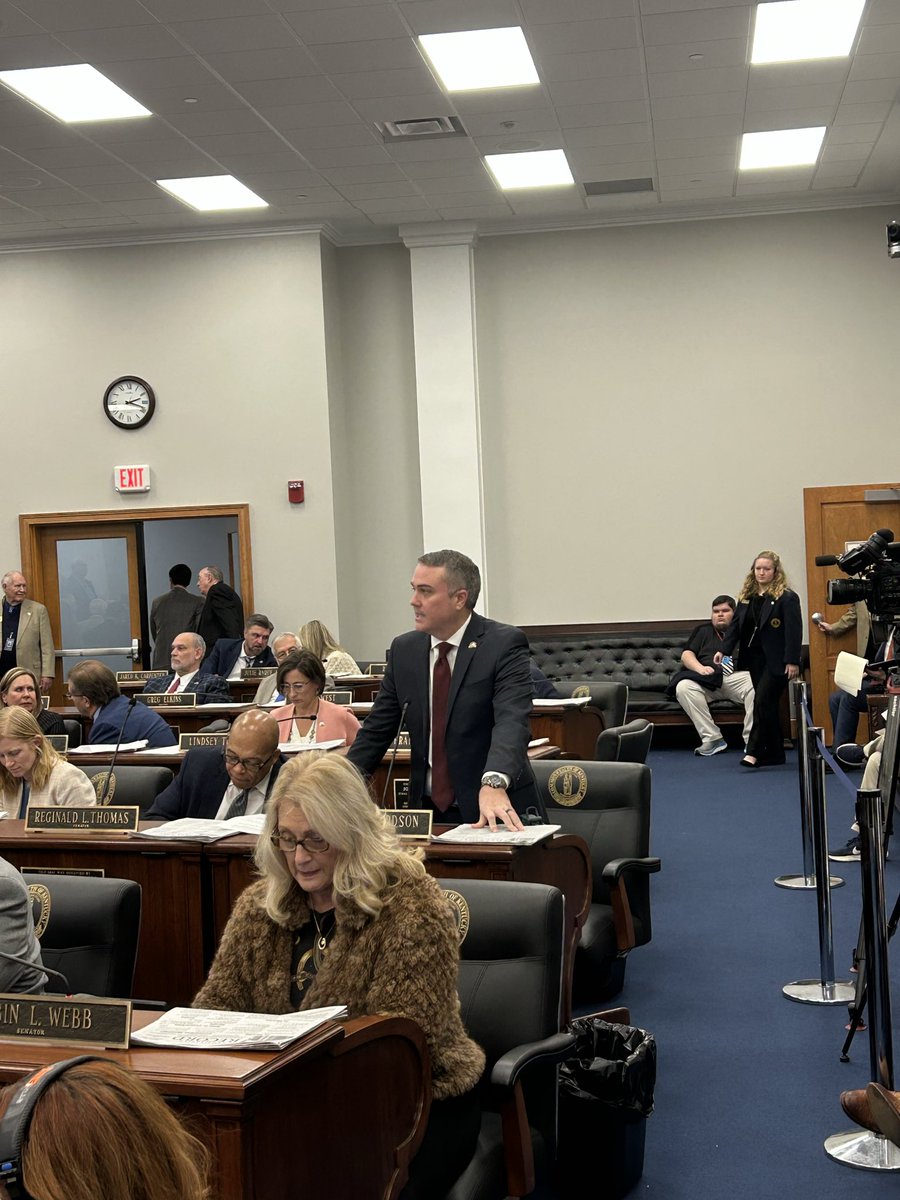 KYSenateGOP's tweet photo. Next up, @KYCraigR is presenting SB 38 https://t.co/U2rM1NygxQ